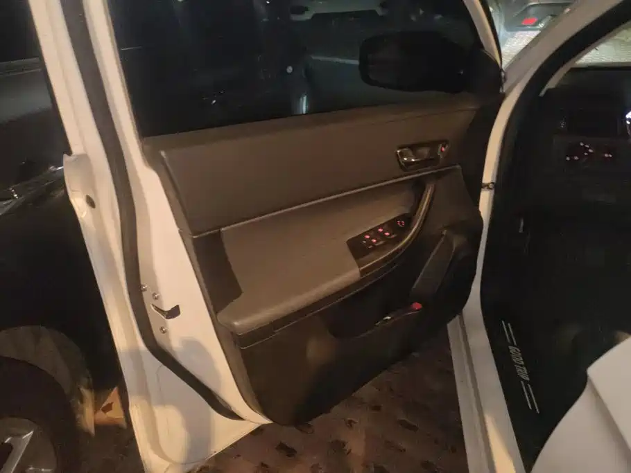Qoros 3 2016 2016 Sedan 1.6L Manual Zhixiang