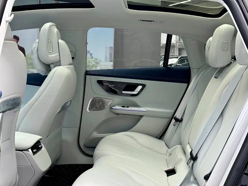 Mercedes-Benz EQE 2025 Model 500 4MATIC Luxury Edition фото 11