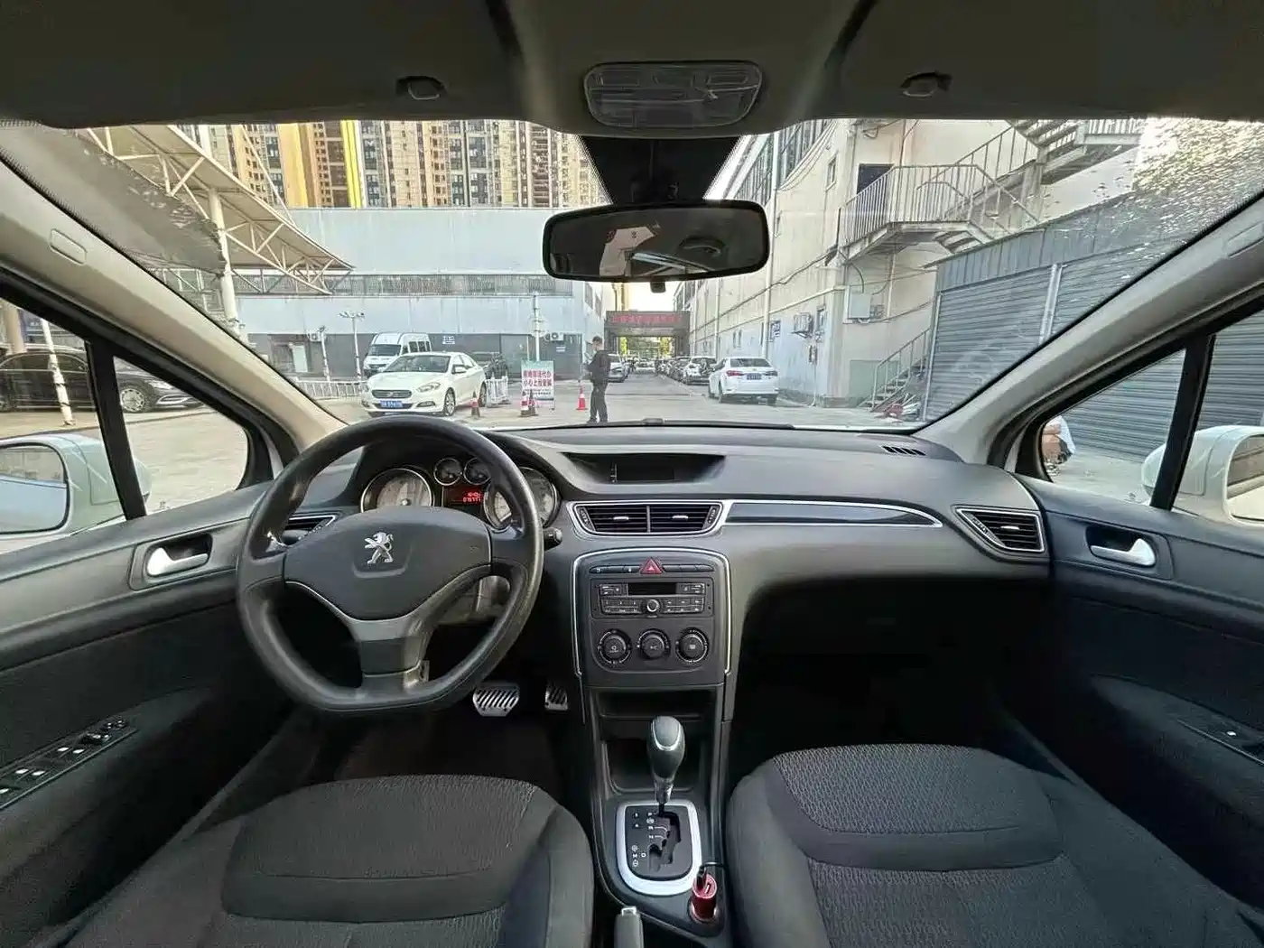 Peugeot 308 2013 Model 1.6L Automatic Superior Style фото 4