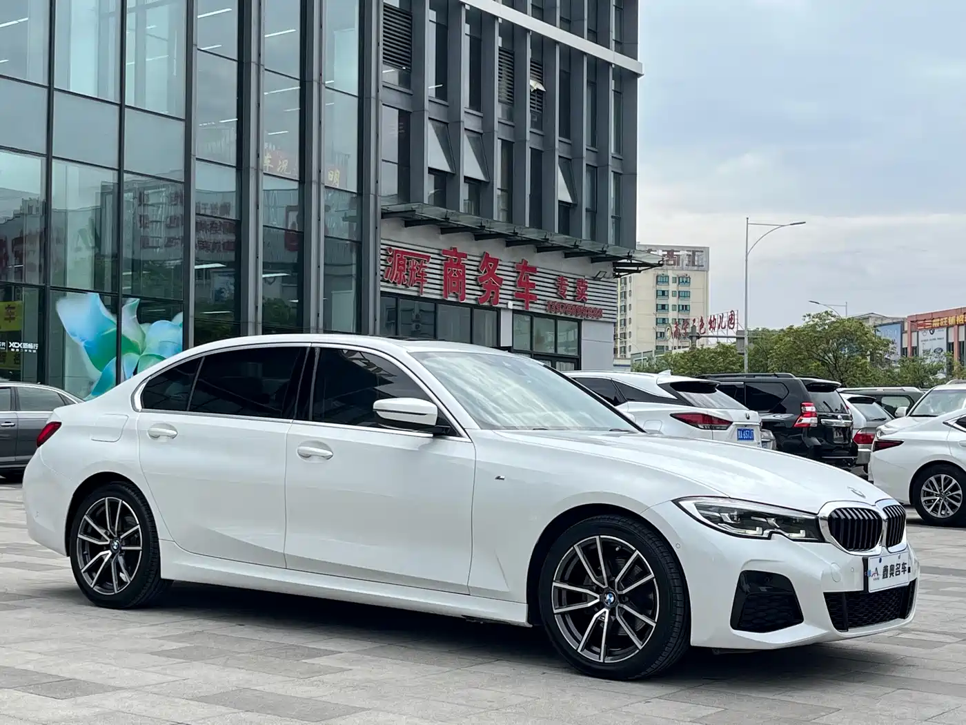 BMW 3 Series 2020 325Li M Sport Package фото 3