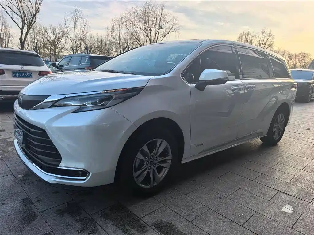Toyota Sienna 2023 2.5L Hybrid Comfort Edition
