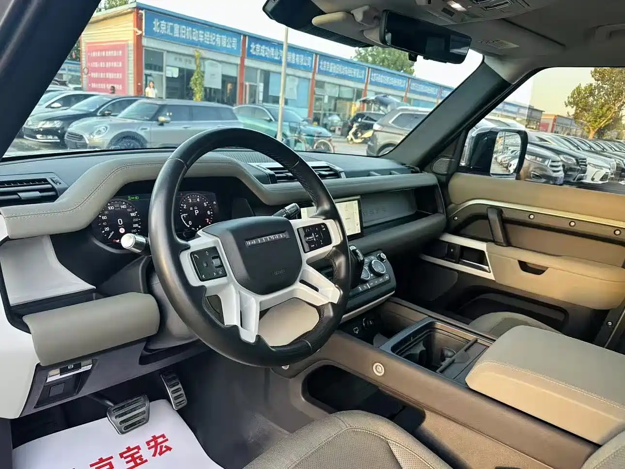Land Rover Defender 2020 Model 110 P400 SE фото 5