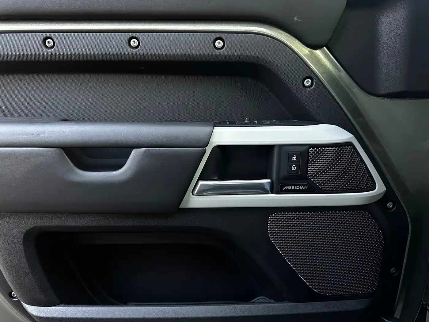 Land Rover Defender 2023 Facelift 110 3.0T P400 X-DYNAMIC HSE фото 18
