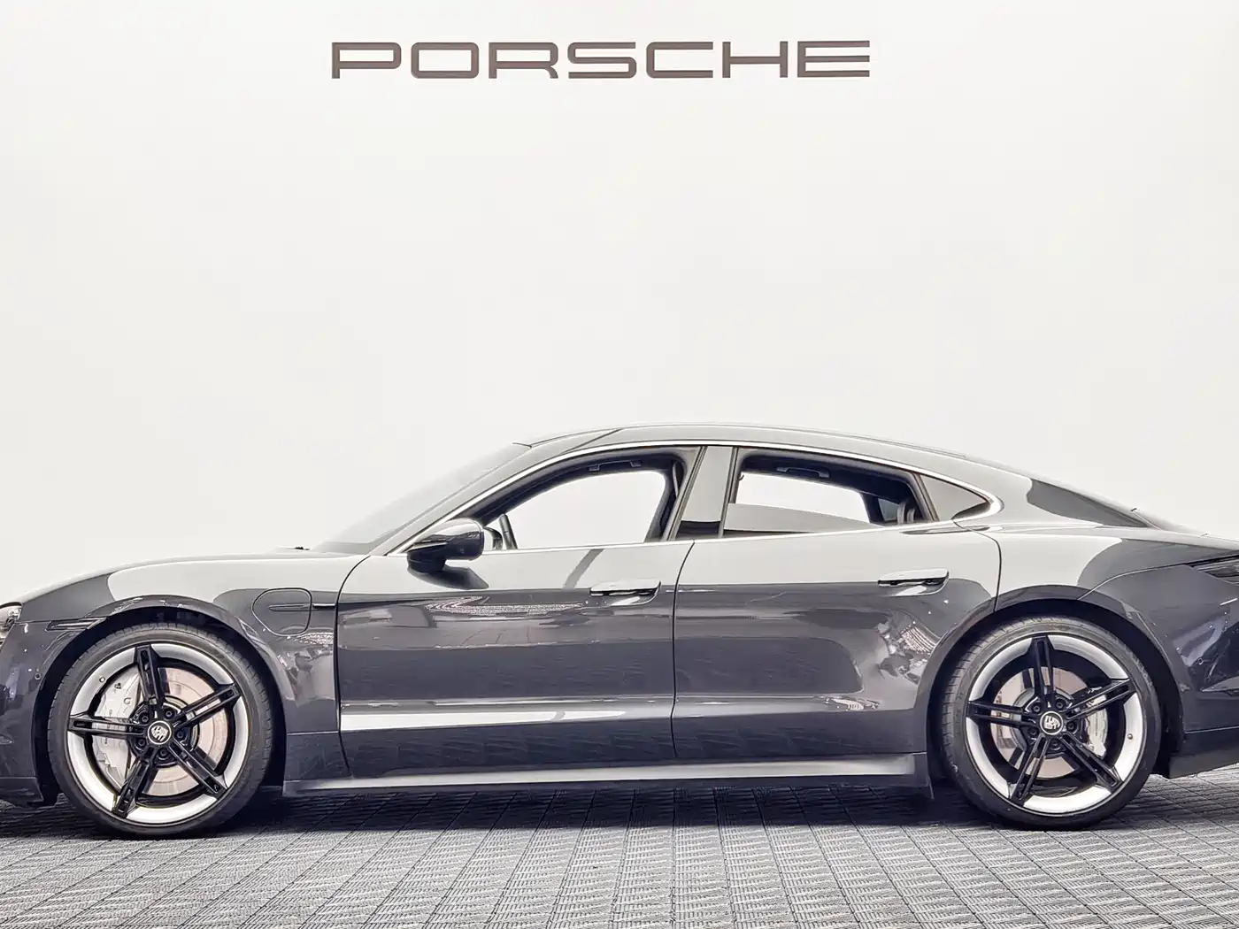 Porsche Taycan фото 3