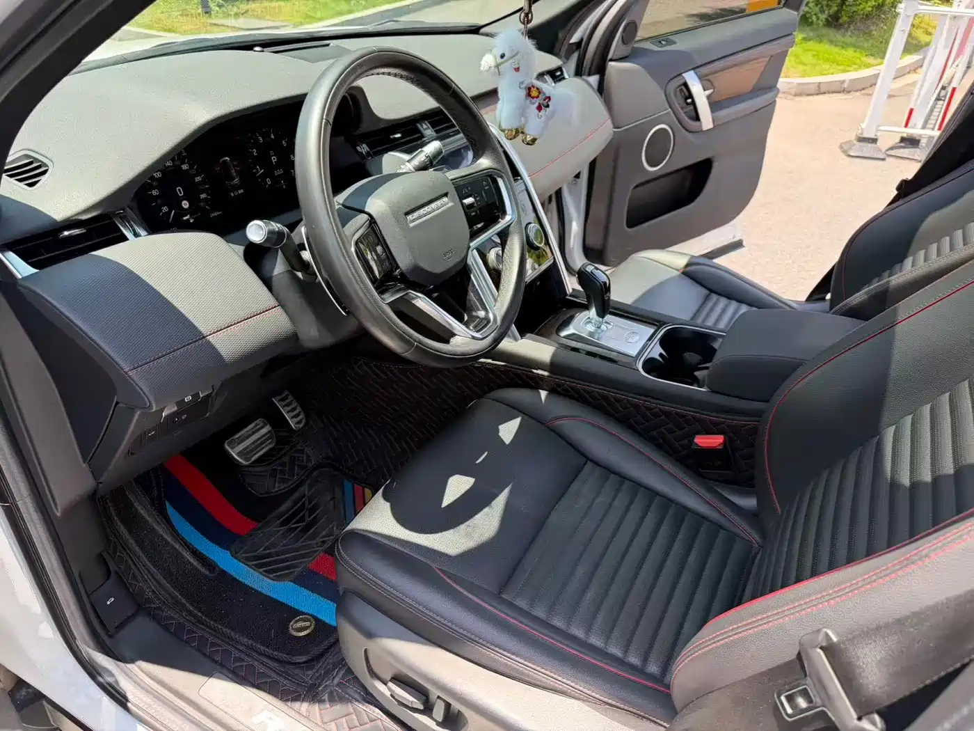 Land Rover Discovery Sport 2022 Model 249PS R-Dynamic S Performance Edition 5-Seater фото 6