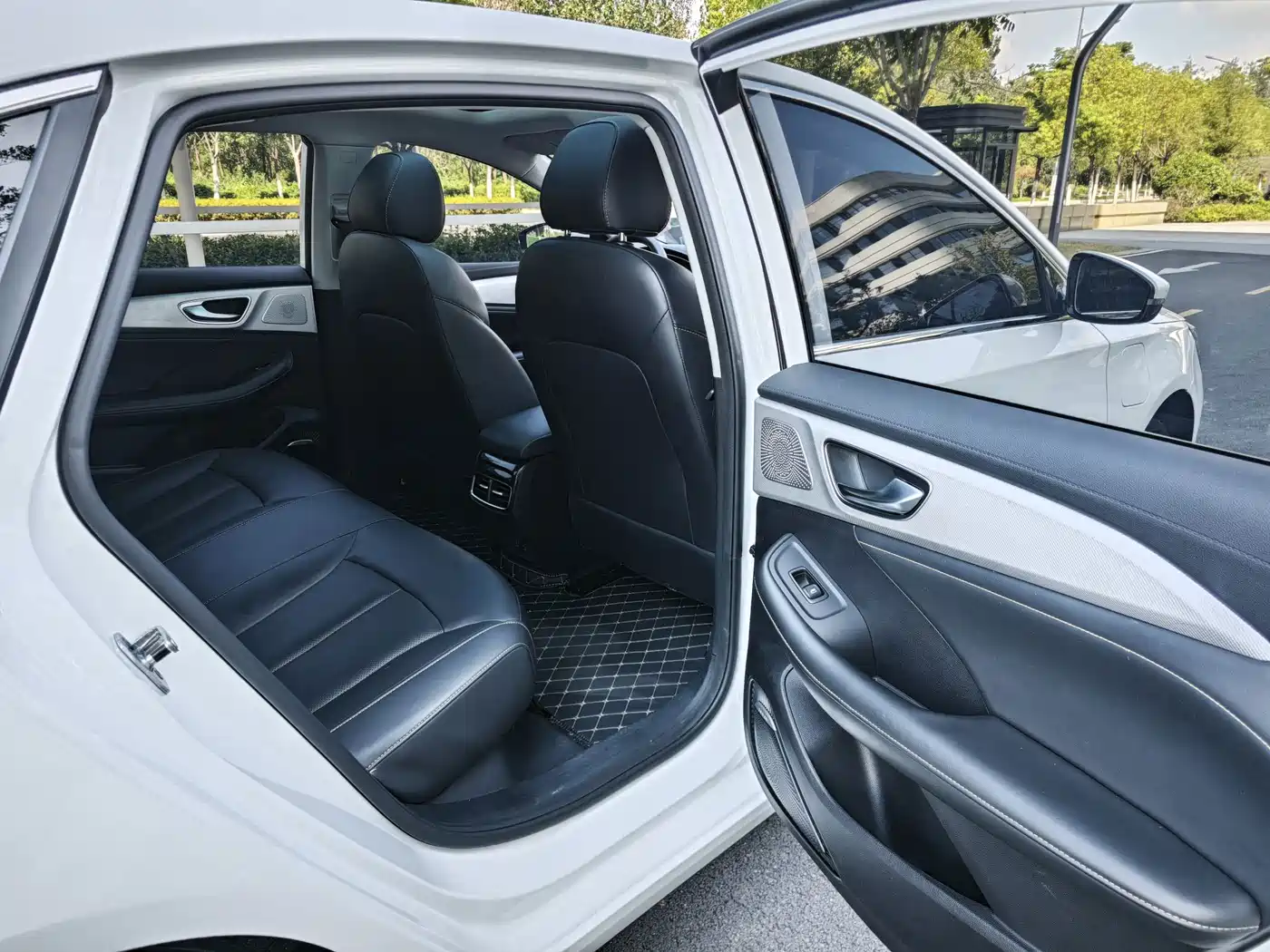 Roewe i6 MAX EV 2024 2023 EV 420 Sunroof Special Edition