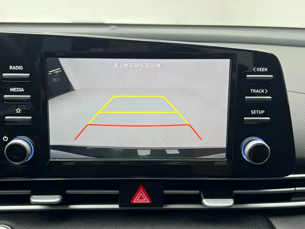 Photo 15 - Hyundai Elantra
