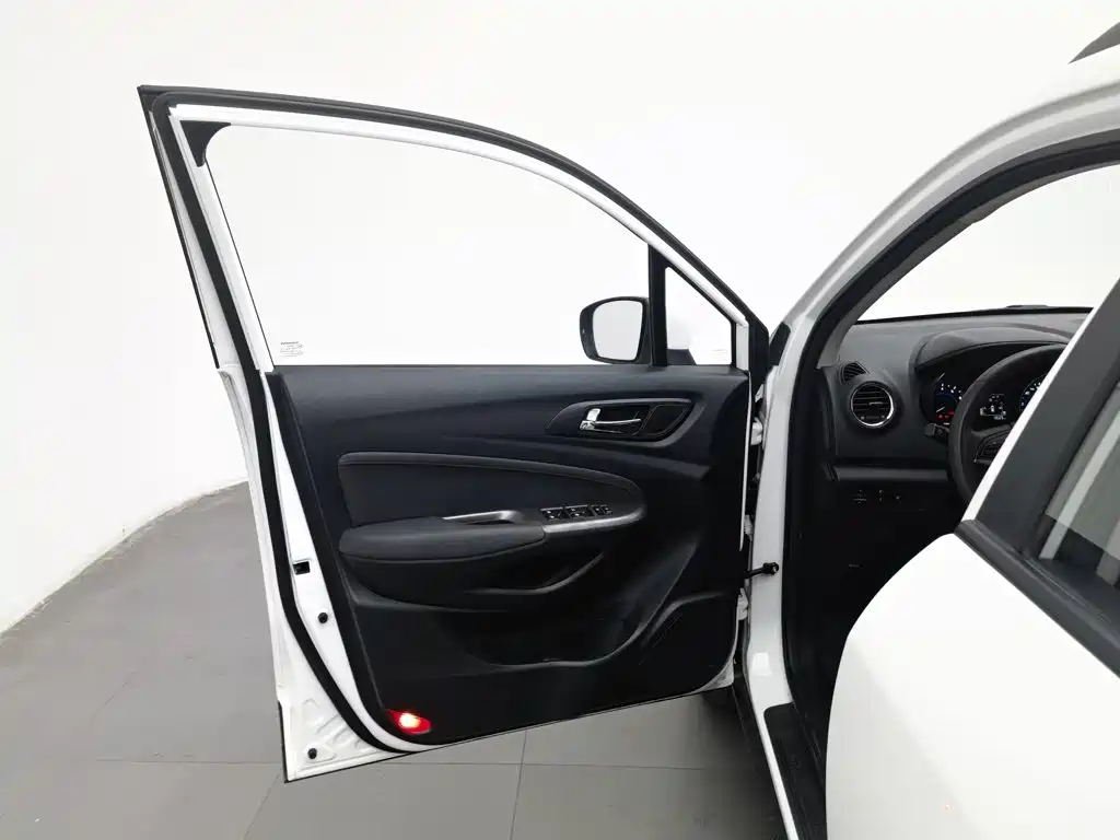 Фото 8 - Changan CS15