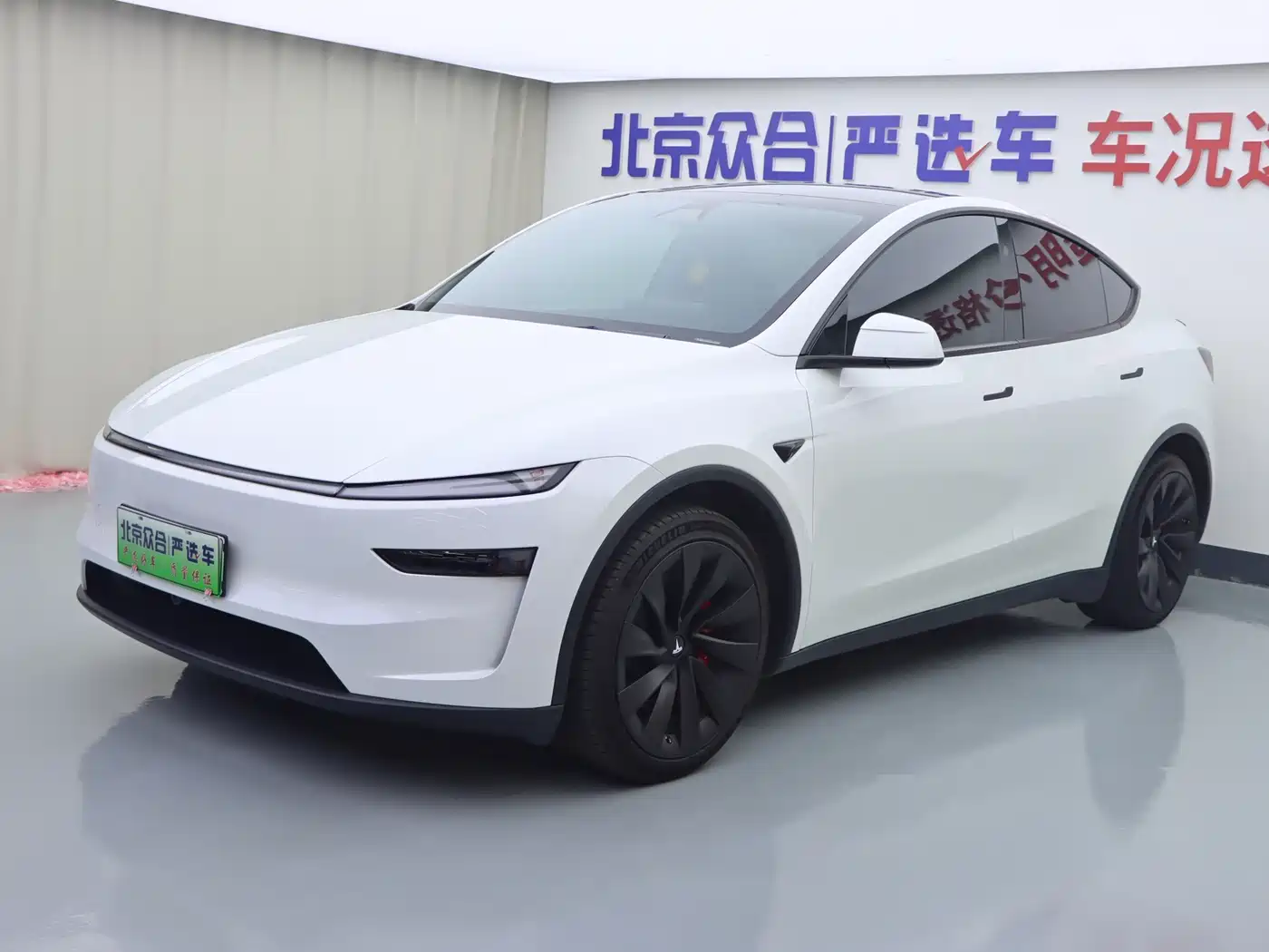 Фото 1 - Tesla Model Y