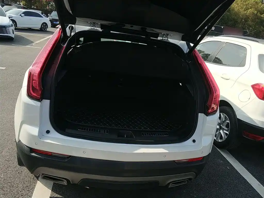 Cadillac XT4 2018 28T FWD Leading Edition фото 15