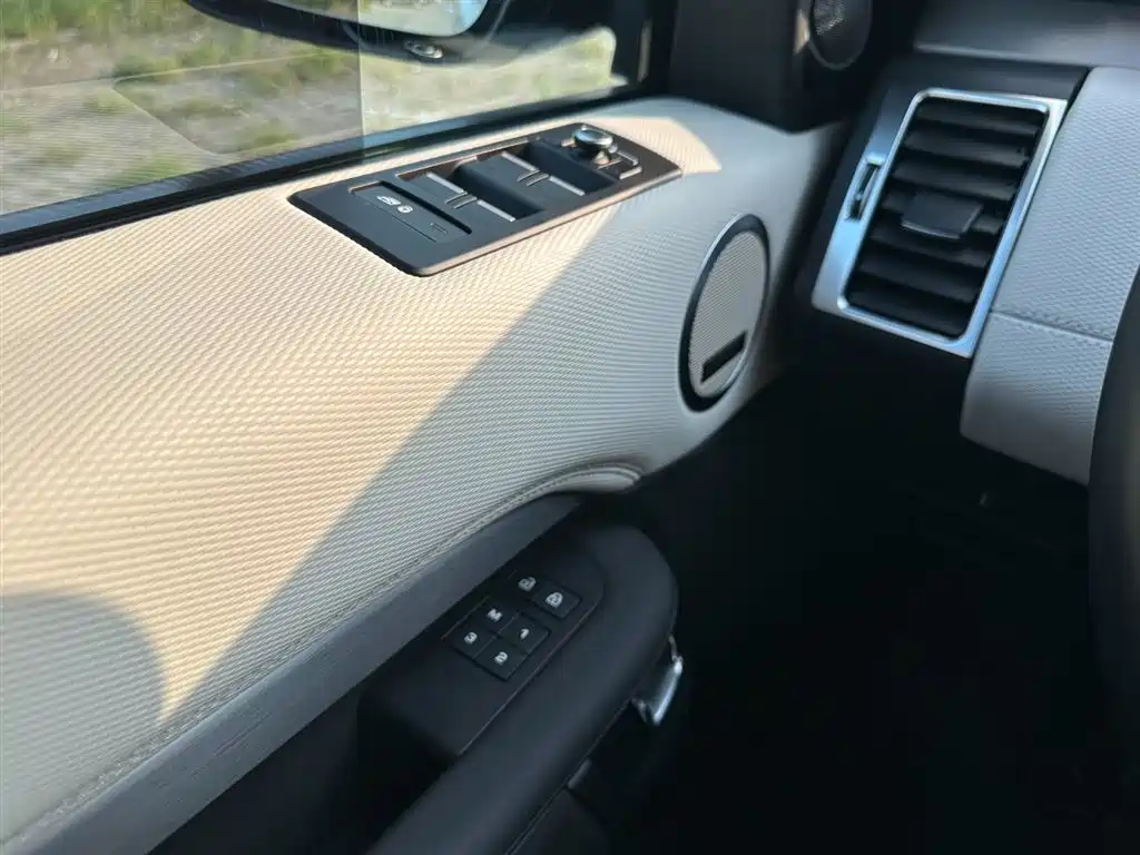 Land Rover Discovery 2021 360PS R-Dynamic SE фото 23