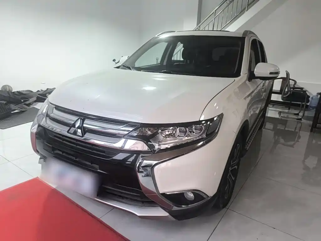 Mitsubishi Outlander 2018 — пригон из Китая