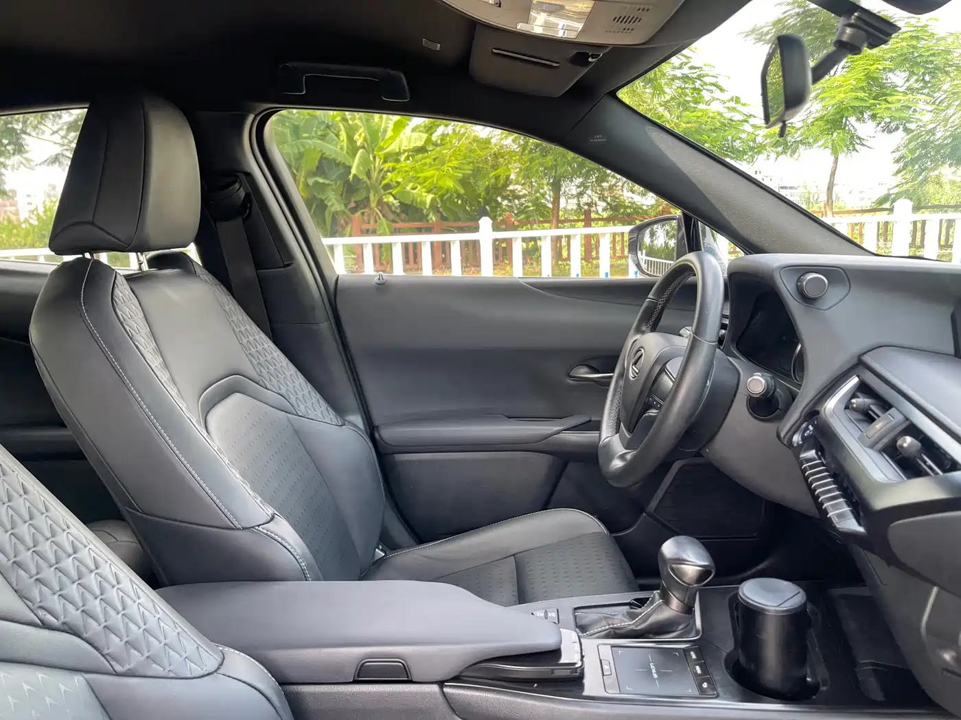 Фото 8 - Lexus UX