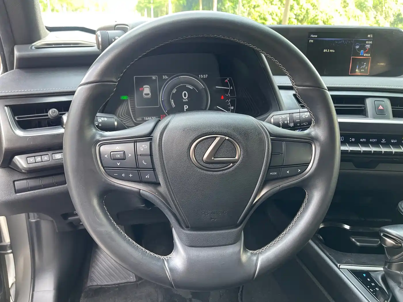 Фото 22 - Lexus UX