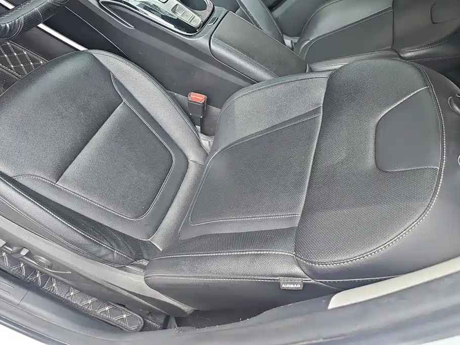 Photo 9 - Hyundai Tucson