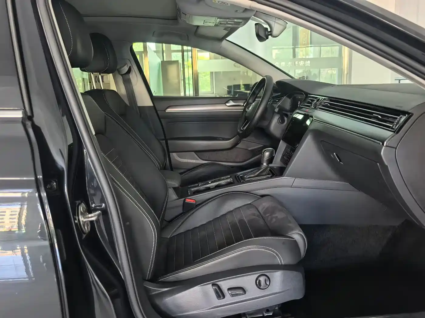 Volkswagen Magotan 2021 330TSI DSG 30th Anniversary Edition фото 7