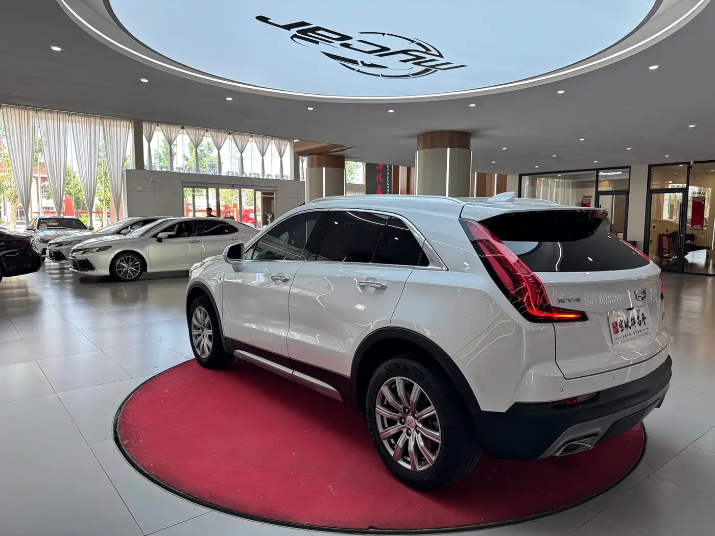 Cadillac XT4 2020 28T FWD Leading Trim фото 7