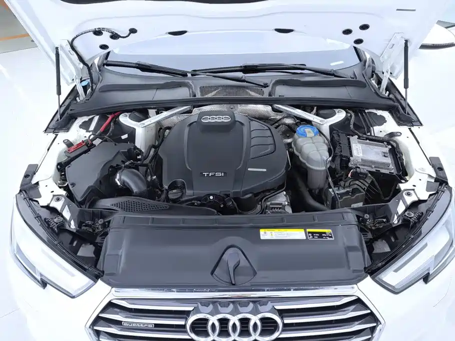 Фото 10 - Audi A4L
