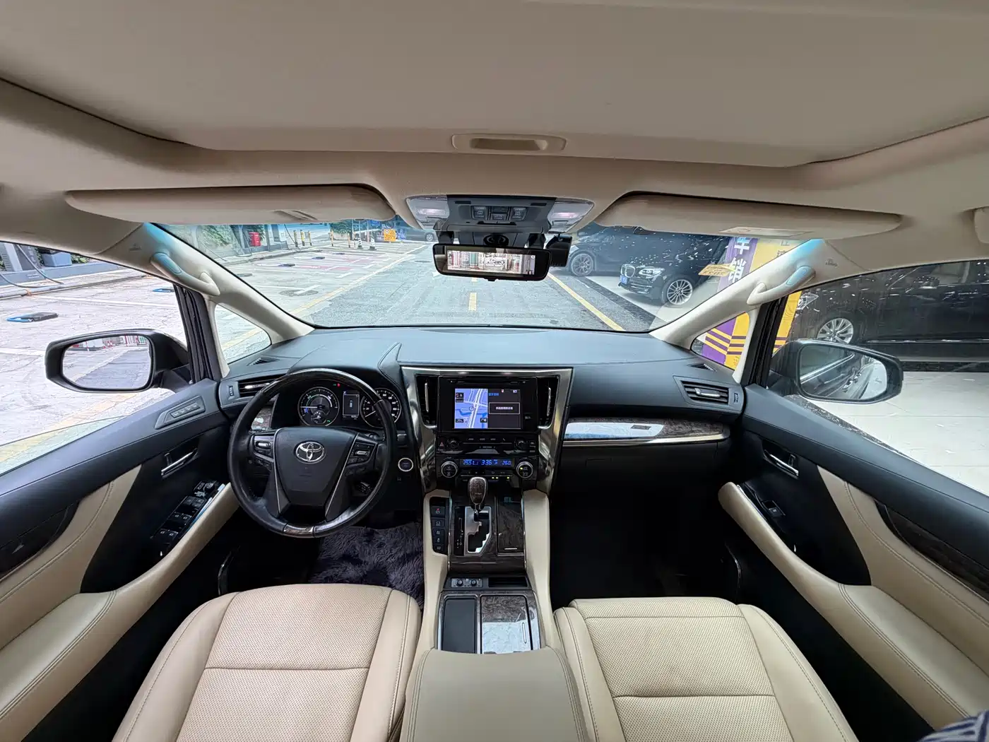 Toyota Vellfire 2019 Hybrid 2.5L HV Premium Edition фото 5