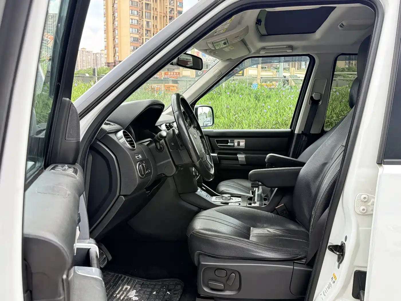 Land Rover Discovery 2013 3.0 SDV6 HSE Diesel фото 5