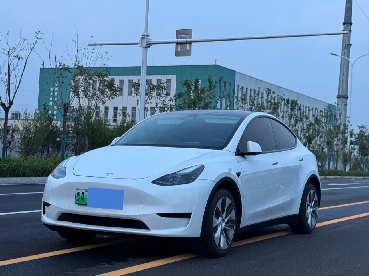 Photo 1 - Tesla Model Y