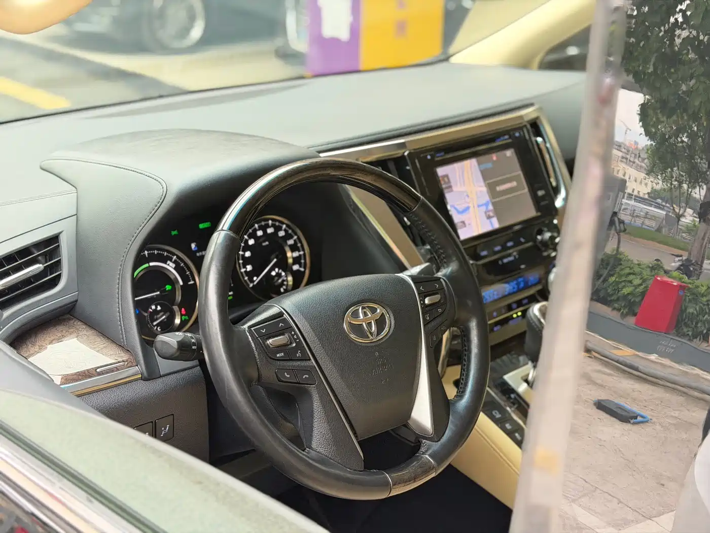 Toyota Vellfire 2019 Hybrid 2.5L HV Premium Edition фото 3