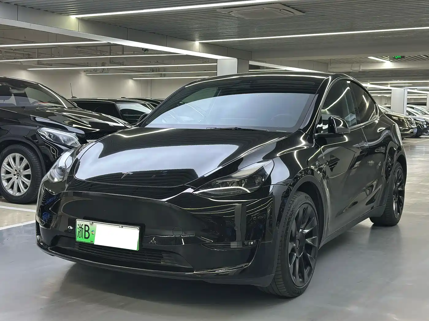 TESLA MODEL Y
