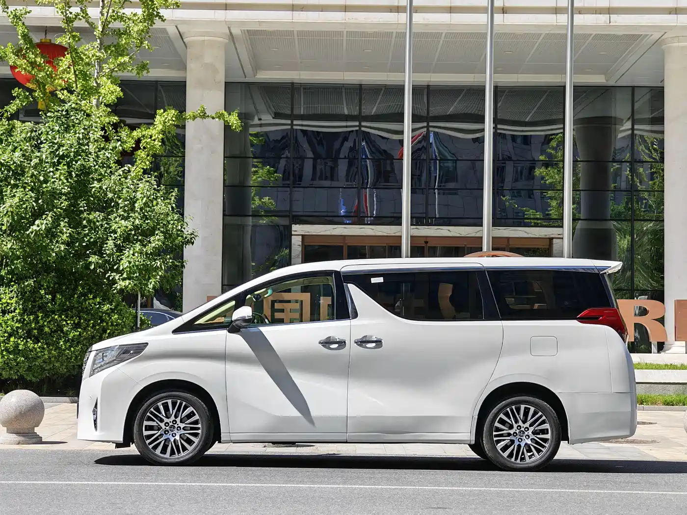 Toyota Alphard 2015 3.5L Luxury Edition фото 2