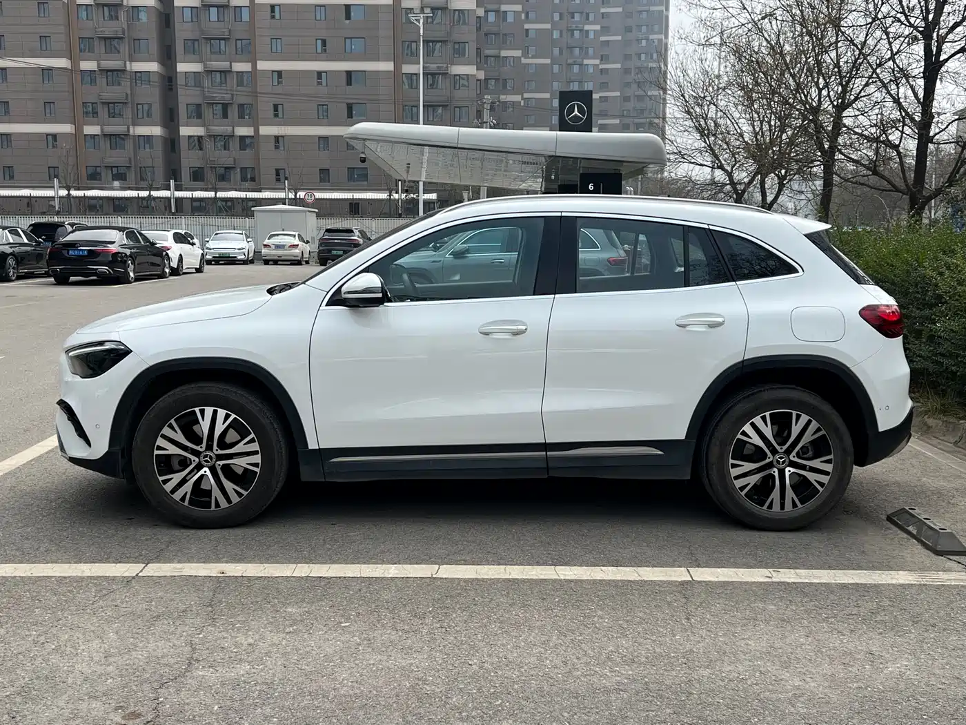 MERCEDES-BENZ GLA