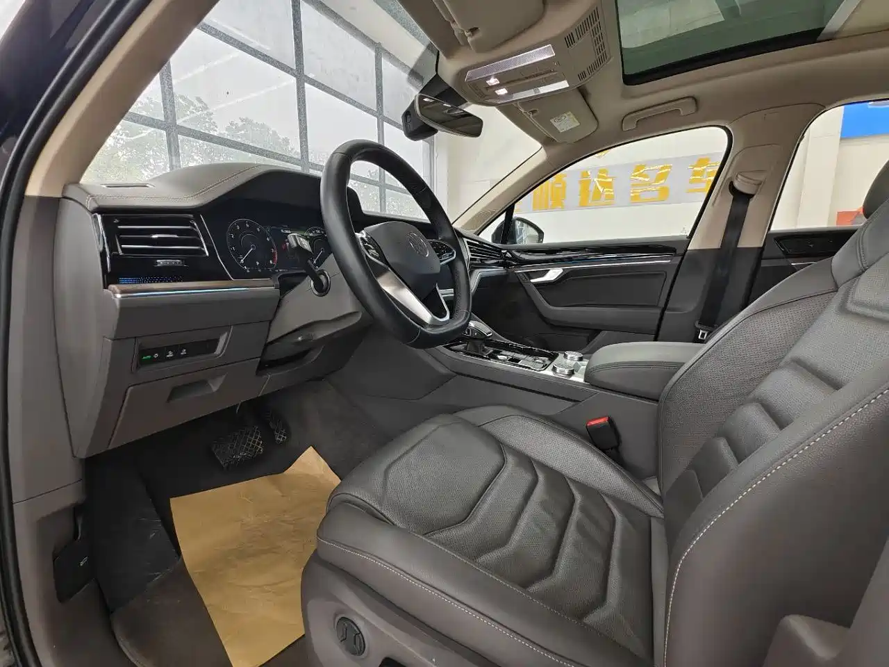 Volkswagen Touareg 2021 3.0TSI Sharp Edition with Gloss Black Sports Package фото 9