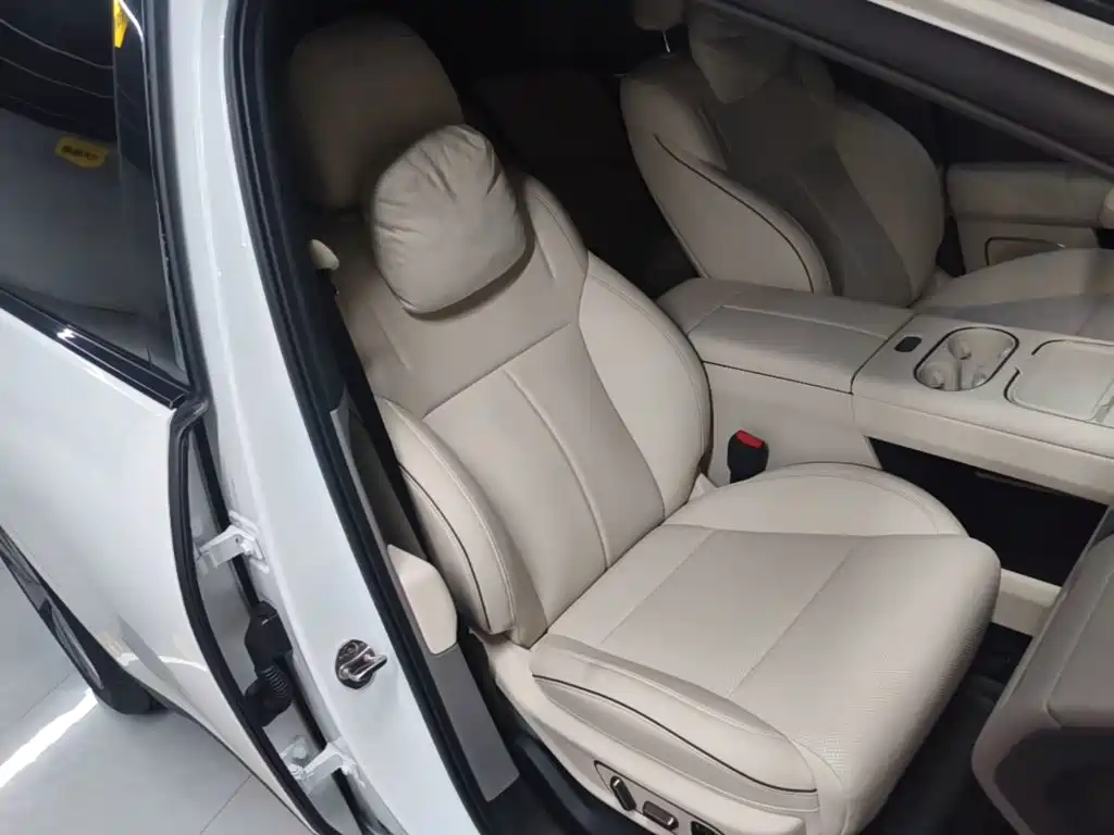 Li Auto i6 2026 2025 4WD Base Model