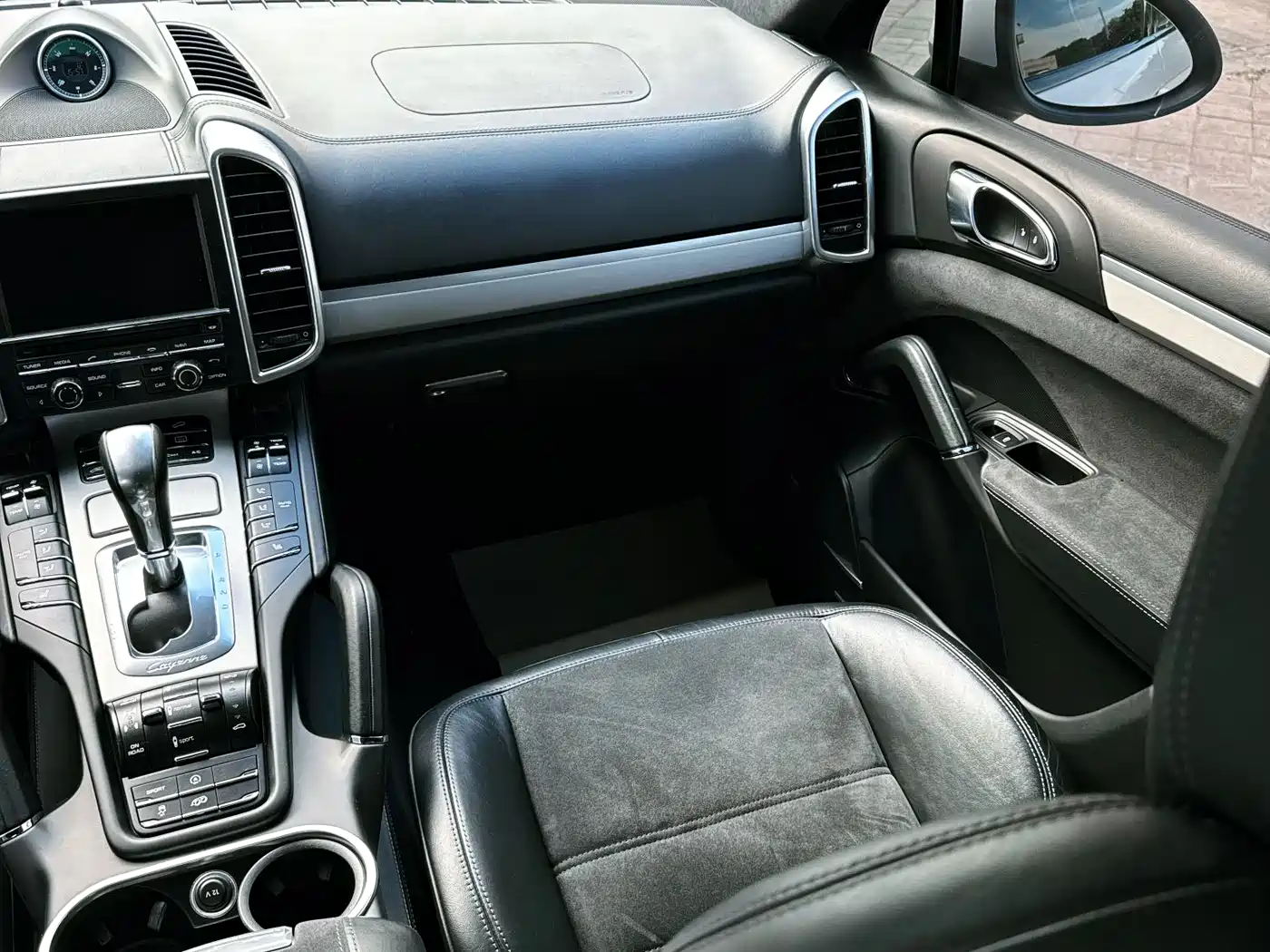 Porsche Cayenne 2012 Cayenne GTS 4.8L фото 9
