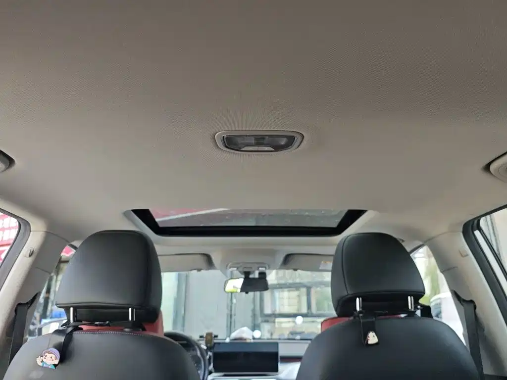 Фото 9 - Geely Coolray