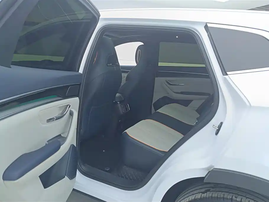 BYD Song PLUS PHEV 2024 Glory Edition DM-i 110km Flagship PLUS фото 11