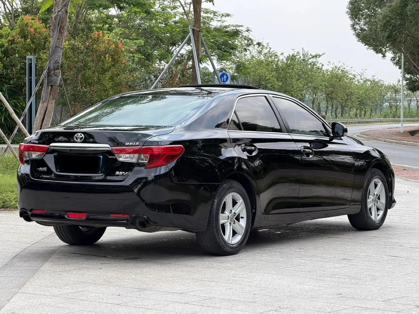Toyota Reiz 2013 2.5V Elite Edition фото 6