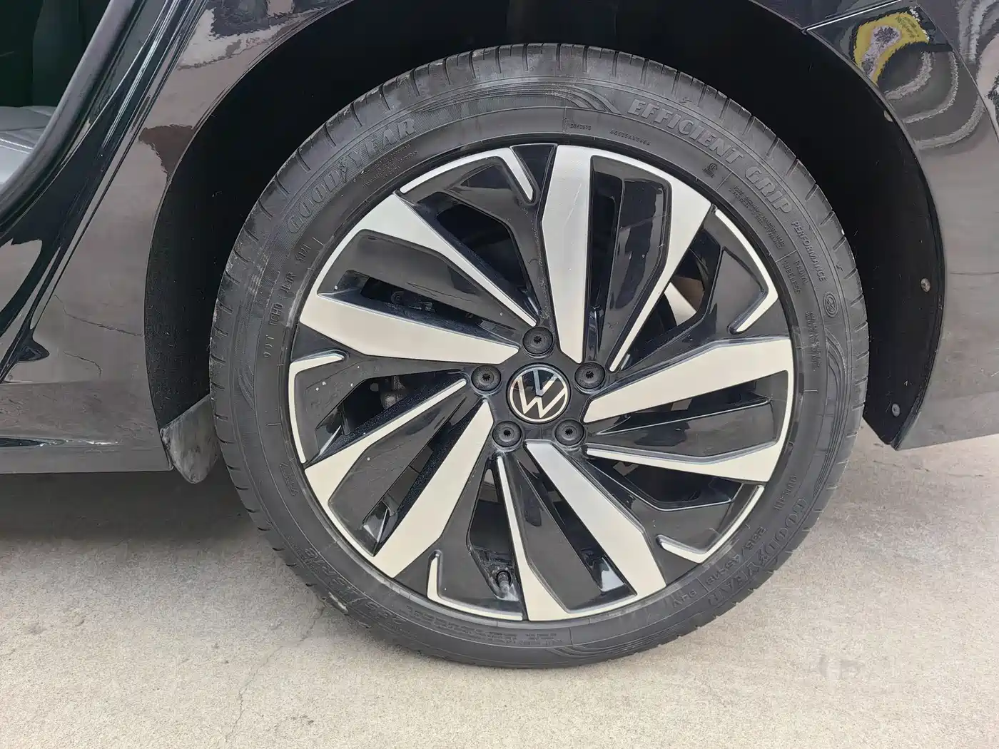 Volkswagen Passat 2022 330TSI Starlight Luxury Edition фото 13