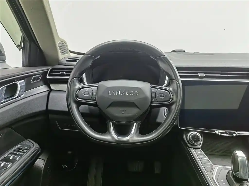 Lynk & Co 01 2021 2.0TD 2WD Pro фото 11