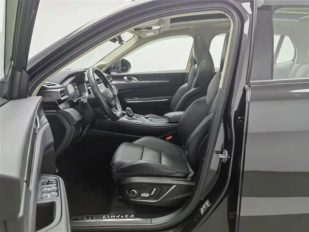 Lynk & Co 01 2021 2.0TD 2WD Pro фото 10