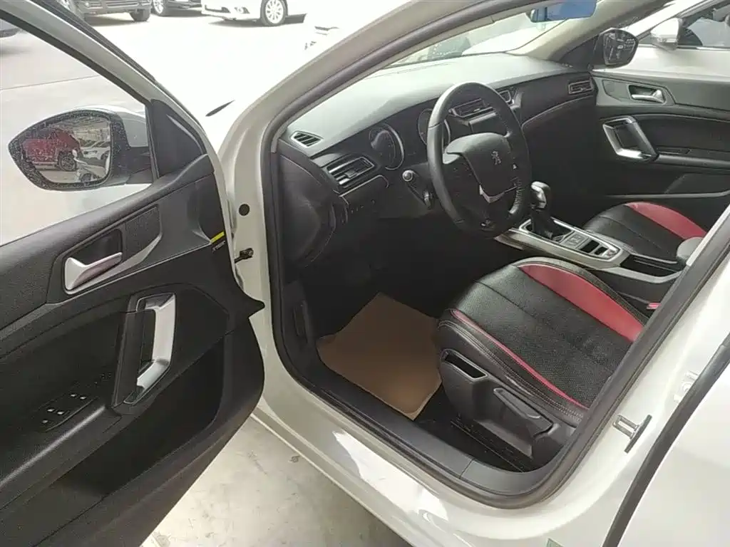 Peugeot 408 2015 Model 1.2T Automatic Luxury Edition фото 16
