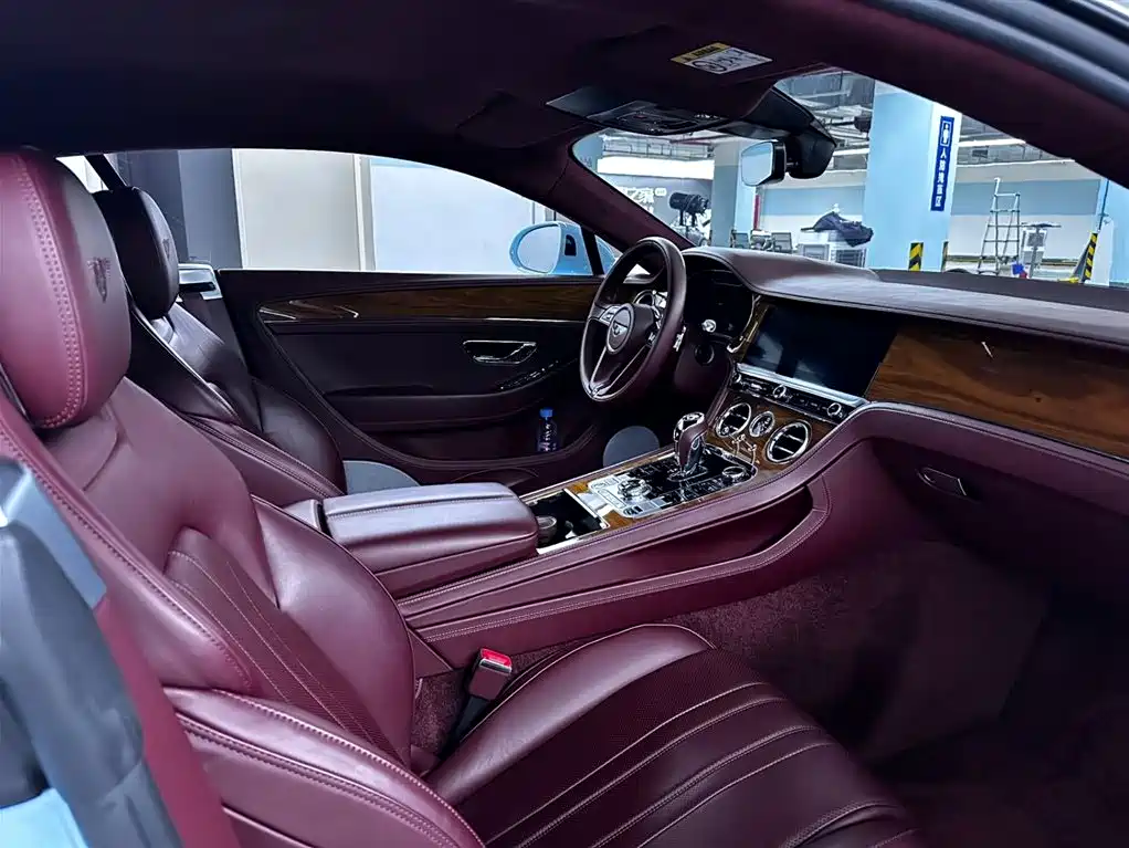 Bentley Continental 2020 4.0T GT V8 фото 4