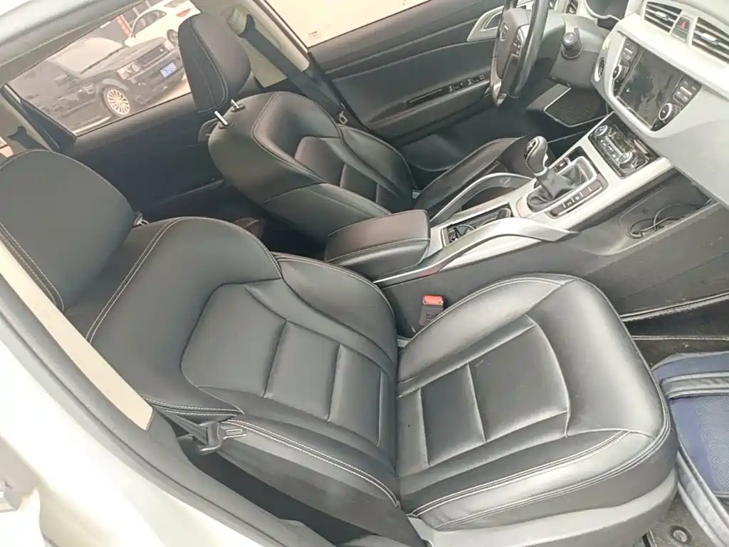 Фото 25 - Geely Atlas
