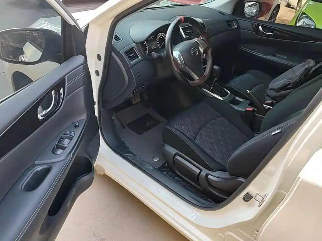 Nissan Tiida 2023 2021 1.6L CVT Cool Edition