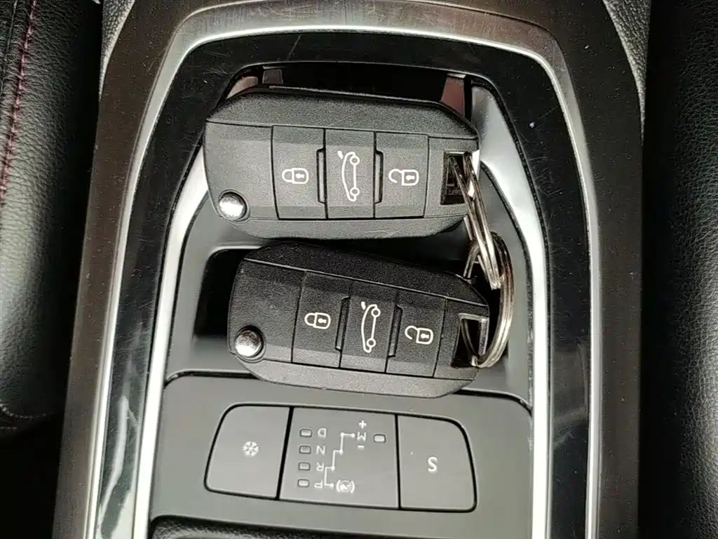 Peugeot 408 2015 Model 1.2T Automatic Luxury Edition фото 9