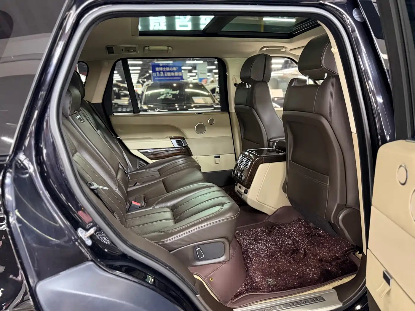 Land Rover Range Rover 2015 3.0 SC V6 Vogue SE Genesis Extended Edition фото 11