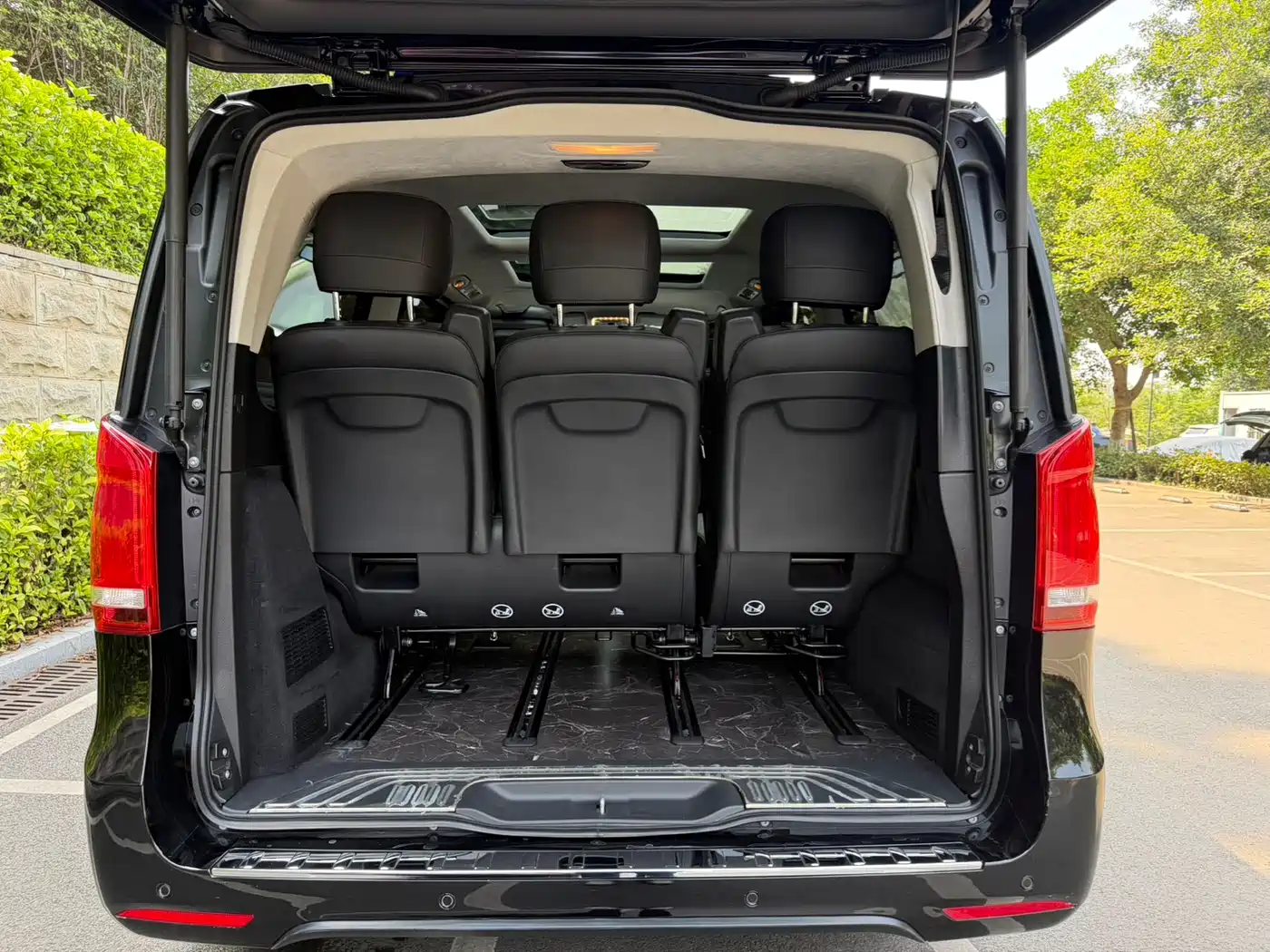 Mercedes-Benz V-Class 2022 V 260 L Long Wheelbase Luxury Edition фото 23