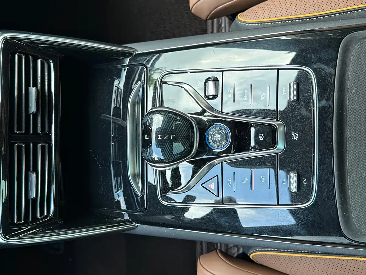 BYD Tang New Energy 2021 DM-i 112KM Honor фото 14