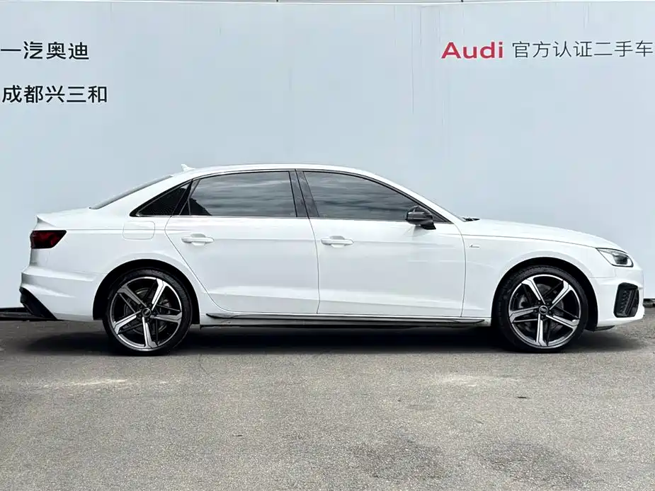 Audi A4L 2023 40 TFSI Luxury Sport фото 3