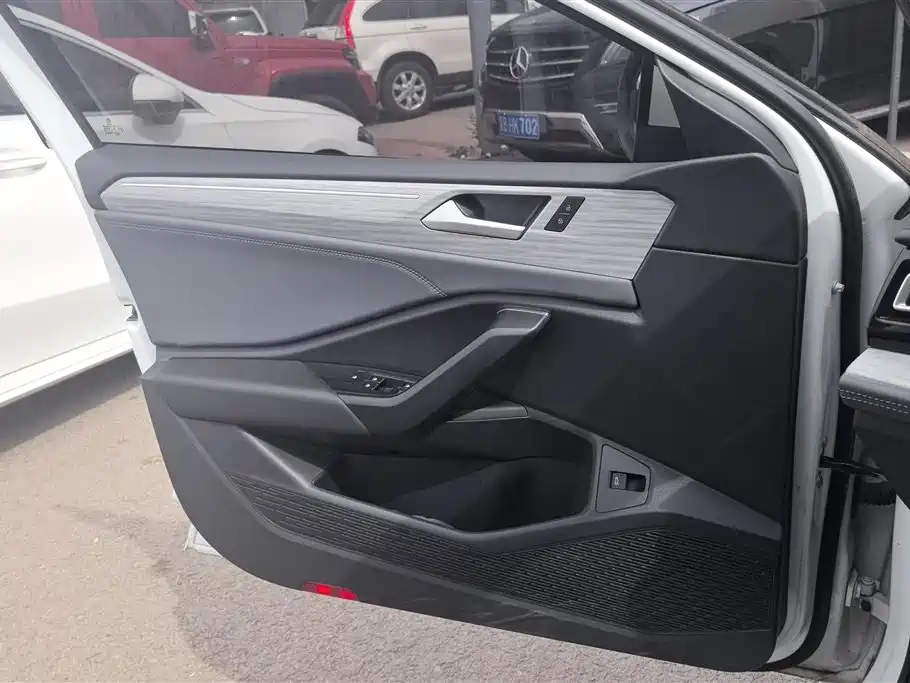 Volkswagen Sagitar 2023 300TSI DSG Surpassing Edition фото 7