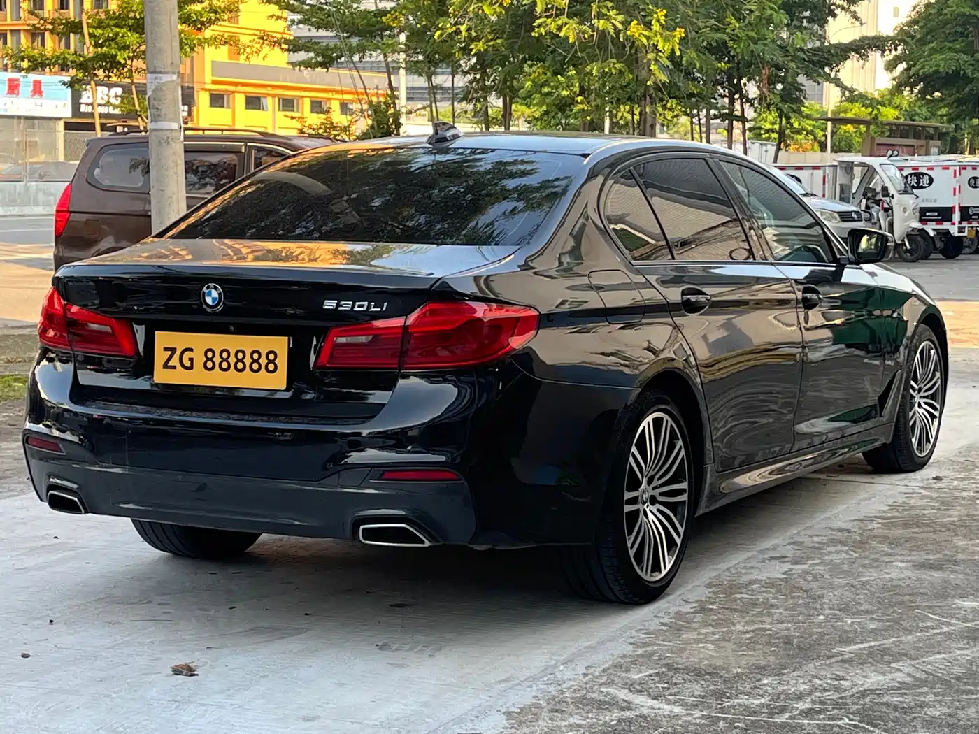 BMW 5 Series 2018 530Li Premium M Sport Package фото 4