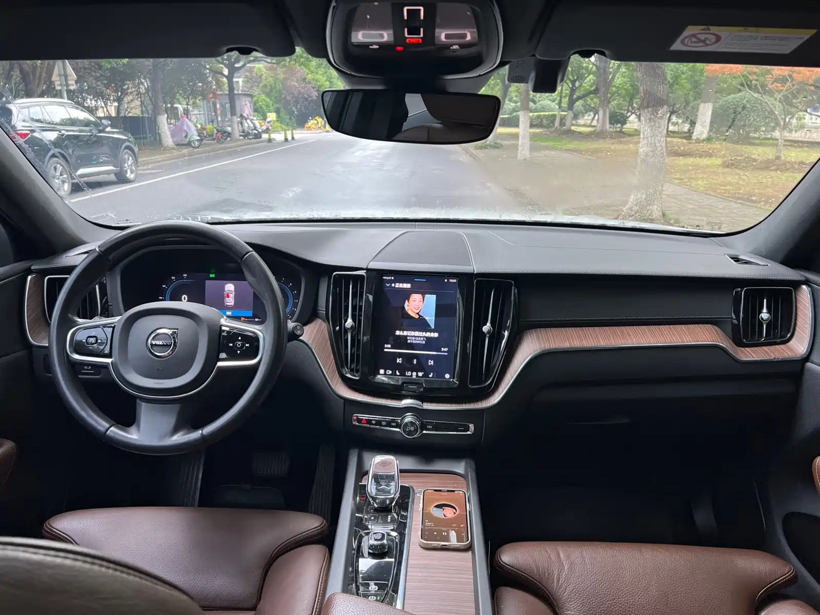 Фото 8 - Volvo XC60